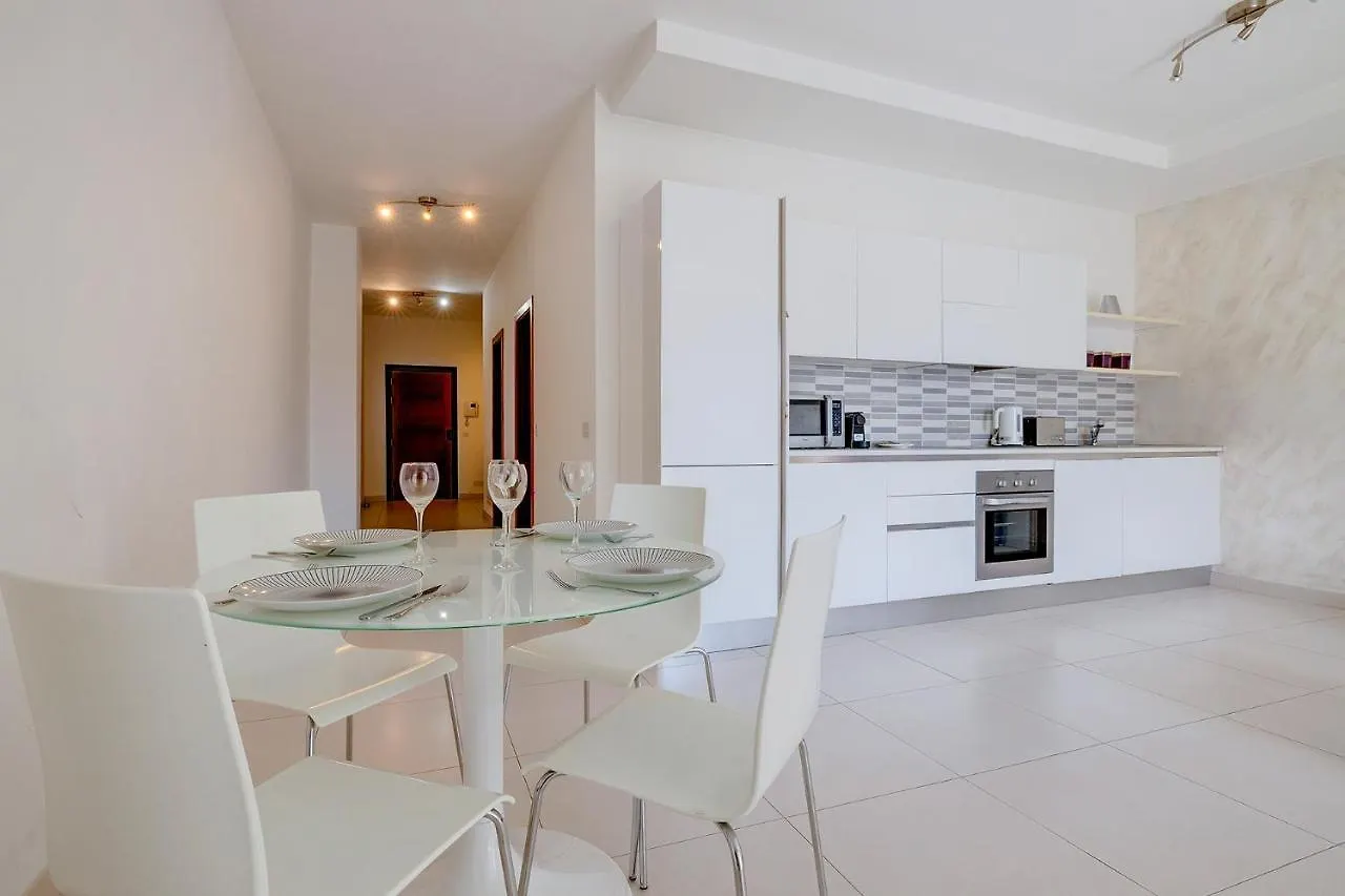 Modern Apartment Steps From Balluta Bay Sliema 0*,