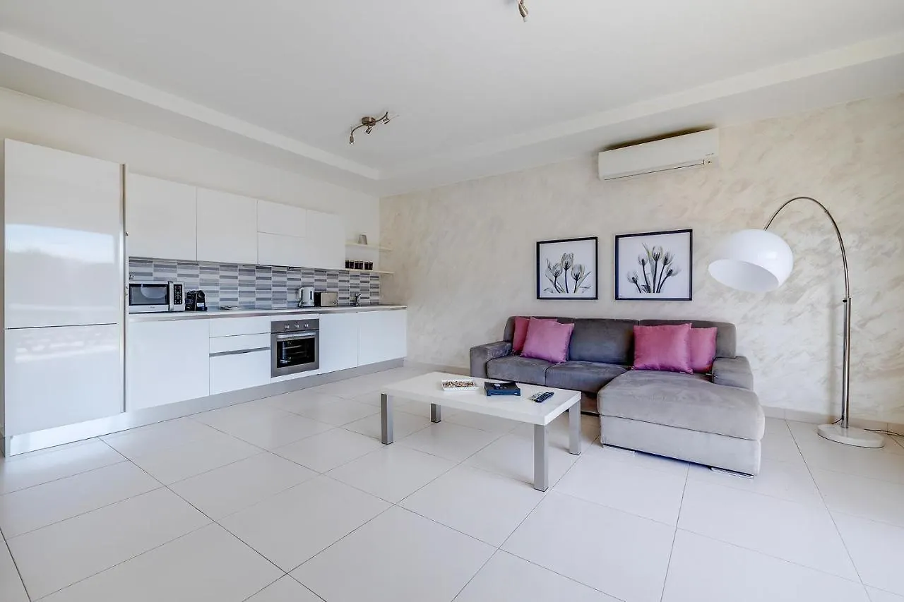 Modern Apartment Steps From Balluta Bay Sliema