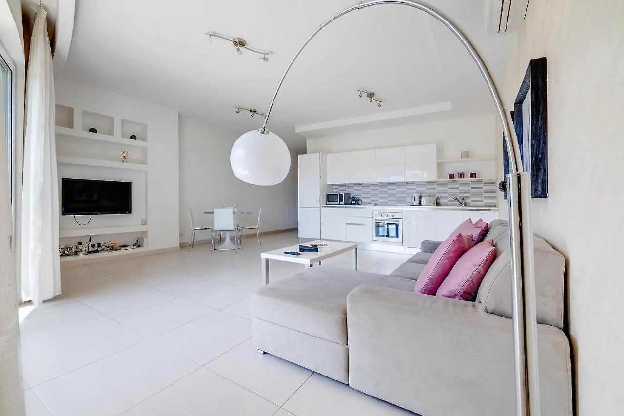 Modern Apartment Steps From Balluta Bay Sliema