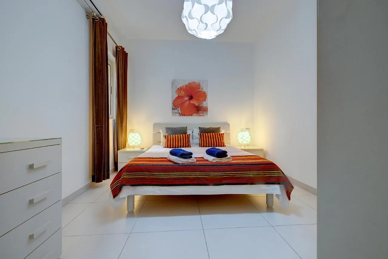 Modern Apartment Steps From Balluta Bay Sliema