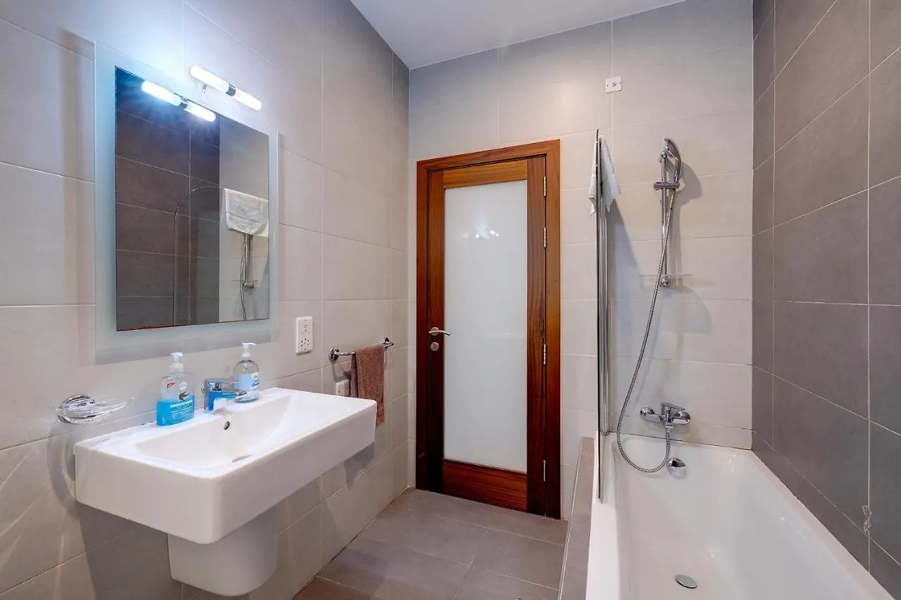 Modern Apartment Steps From Balluta Bay Sliema