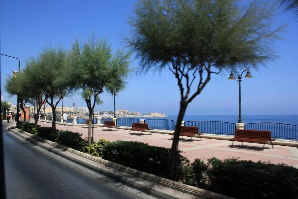 Modern Apartment Steps From Balluta Bay Sliema 0*,  Malta