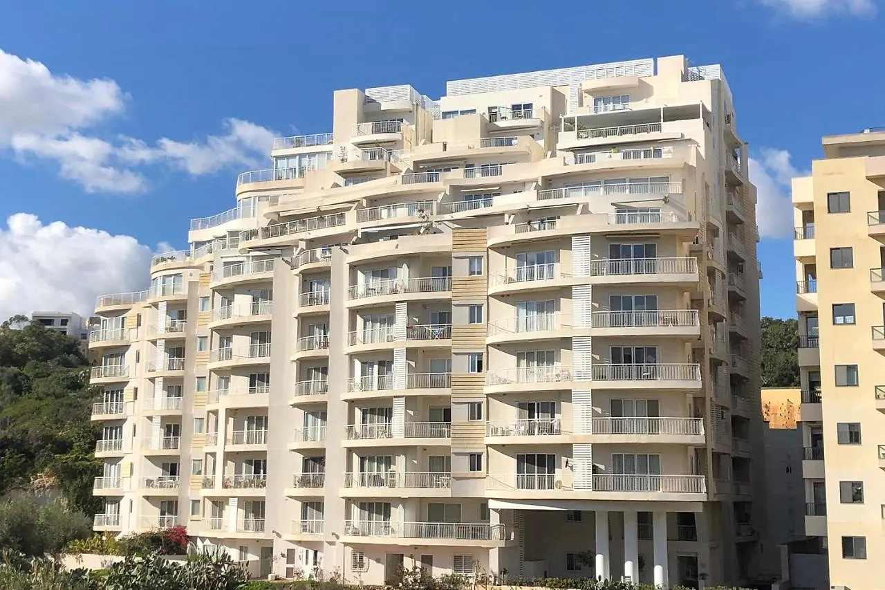 Modern Apartment Steps From Balluta Bay Sliema