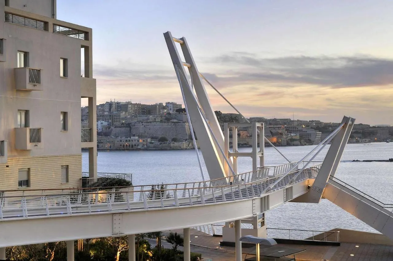 Modern Apartment Steps From Balluta Bay Sliema