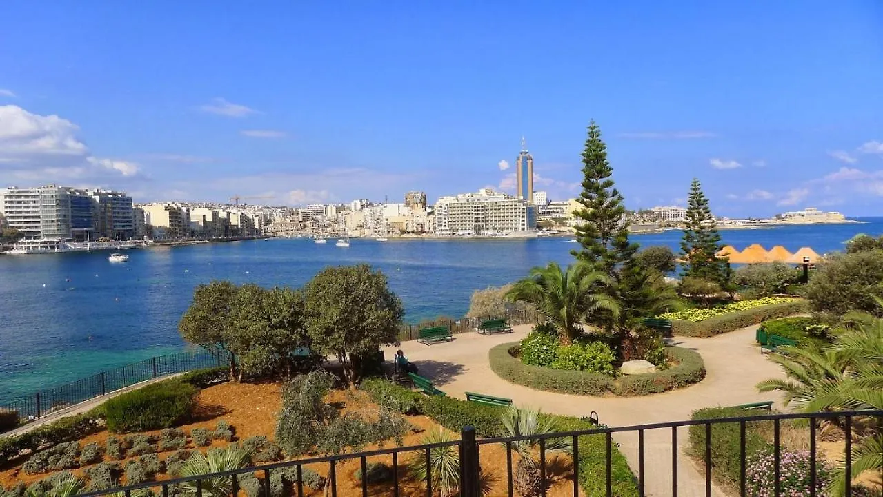 Modern Apartment Steps From Balluta Bay Sliema