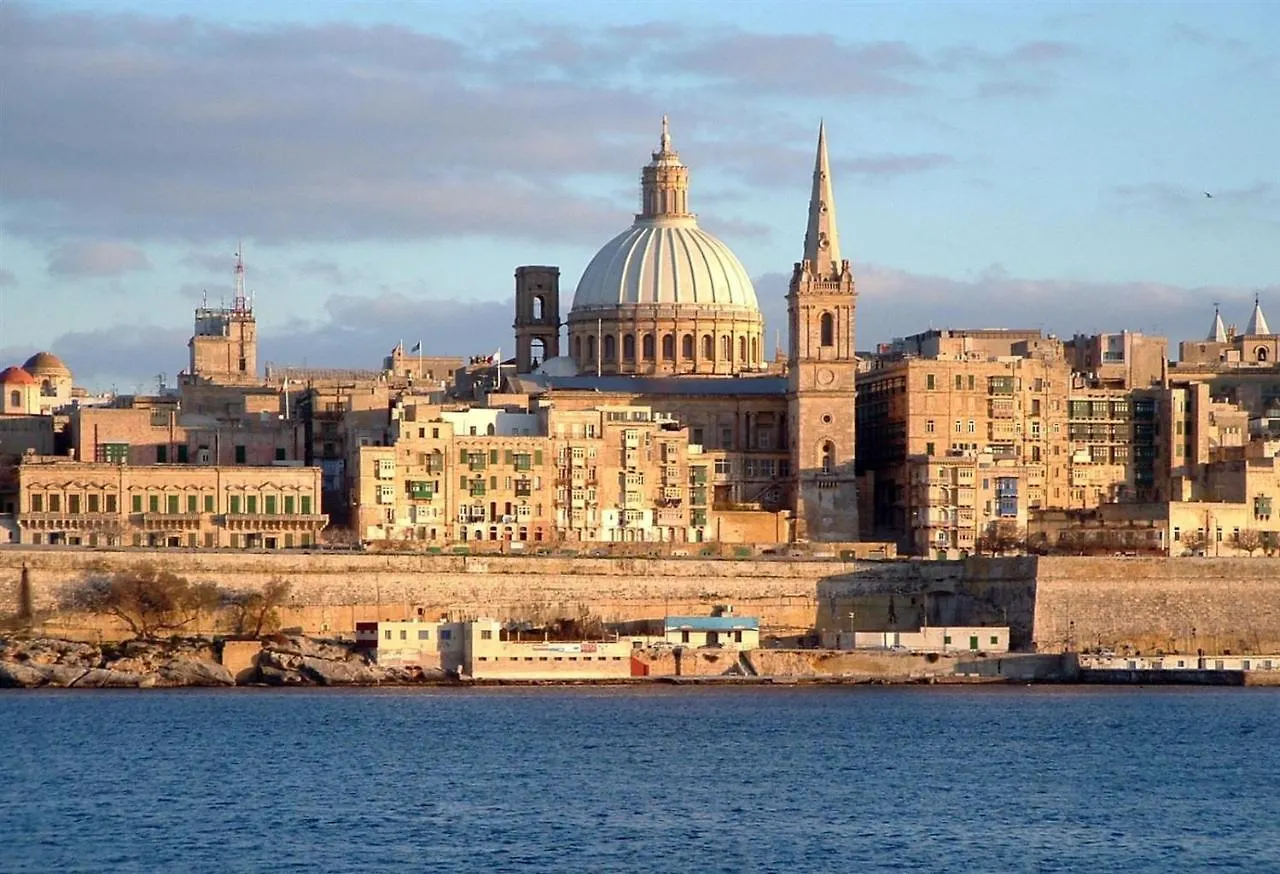 Modern Apartment Steps From Balluta Bay Sliema