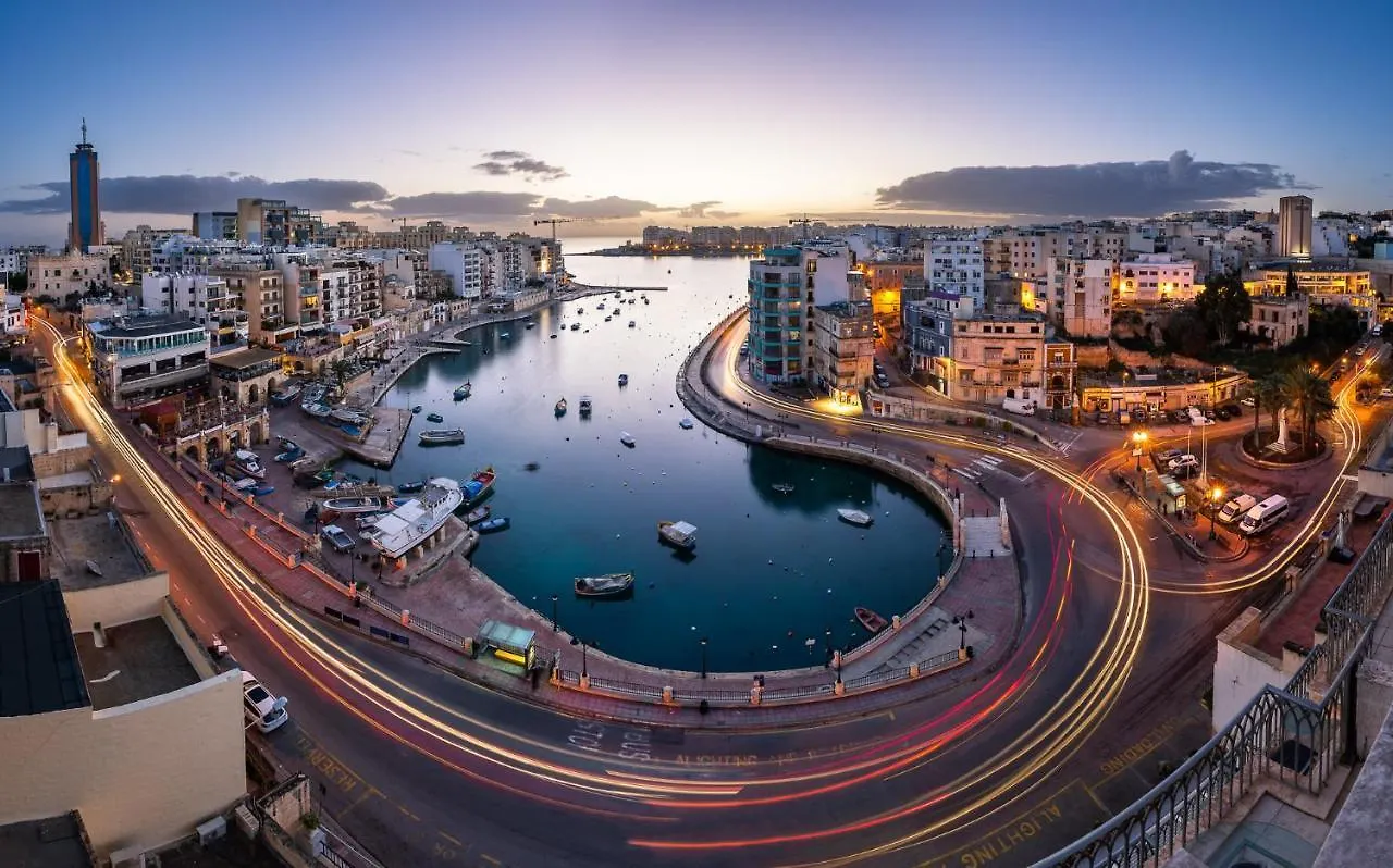 Modern Apartment Steps From Balluta Bay Sliema